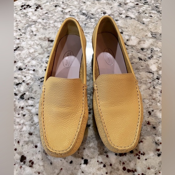 Talbots Women’s Pastel Yellow Loafers Size 7.5 - Picture 1 of 9